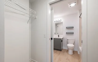 Logement entier en résidence à 4730 University Way NE, Seattle, WA 98105, United States, image 34 de 49