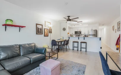 Logement entier en résidence à 4730 University Way NE, Seattle, WA 98105, United States, image 9 de 49