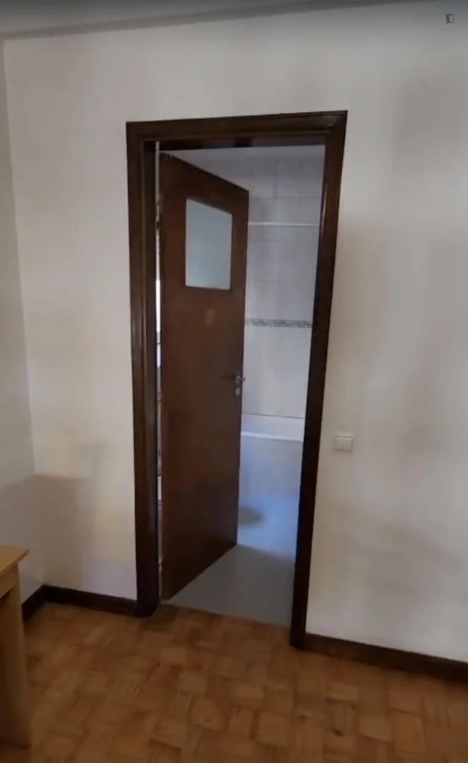  bölgesinde uygun konuma sahip ekonomik öğrenci odası