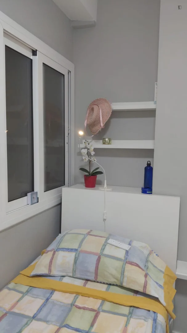 Cozy room for students available in