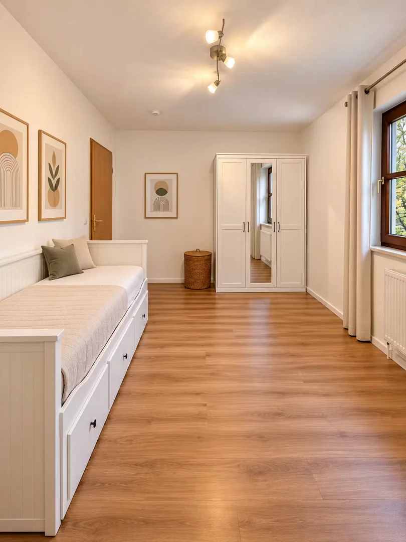 Student-friendly room in  with modern amenities
