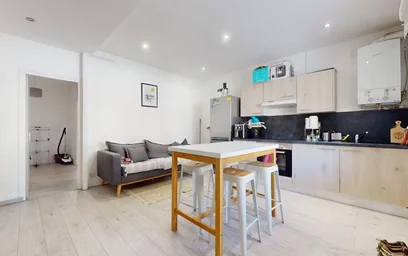 Stanza privata in Rue Rolland, Saint-Roch-Valbenoite-Badouillère, immagine 1 di 10