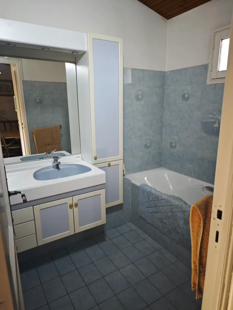 'de öğrenci dairesinde, tamamen mobilyalı kiralık oda