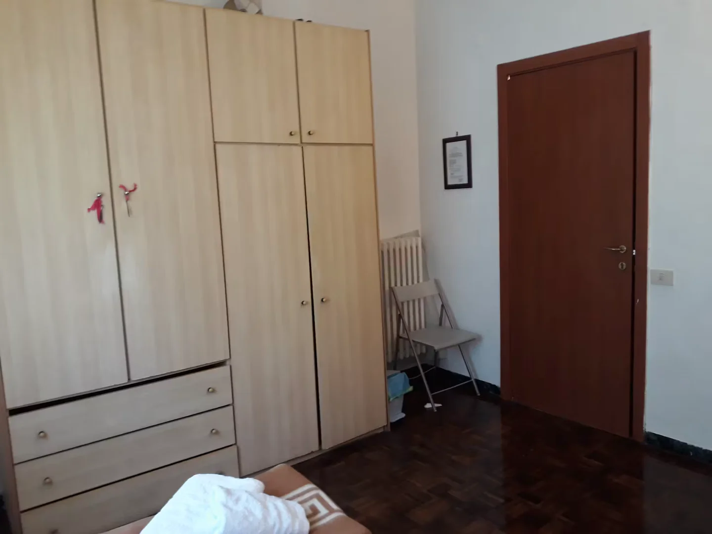 Chambre abordable pour les étudiants avec un bon éclairage dans 