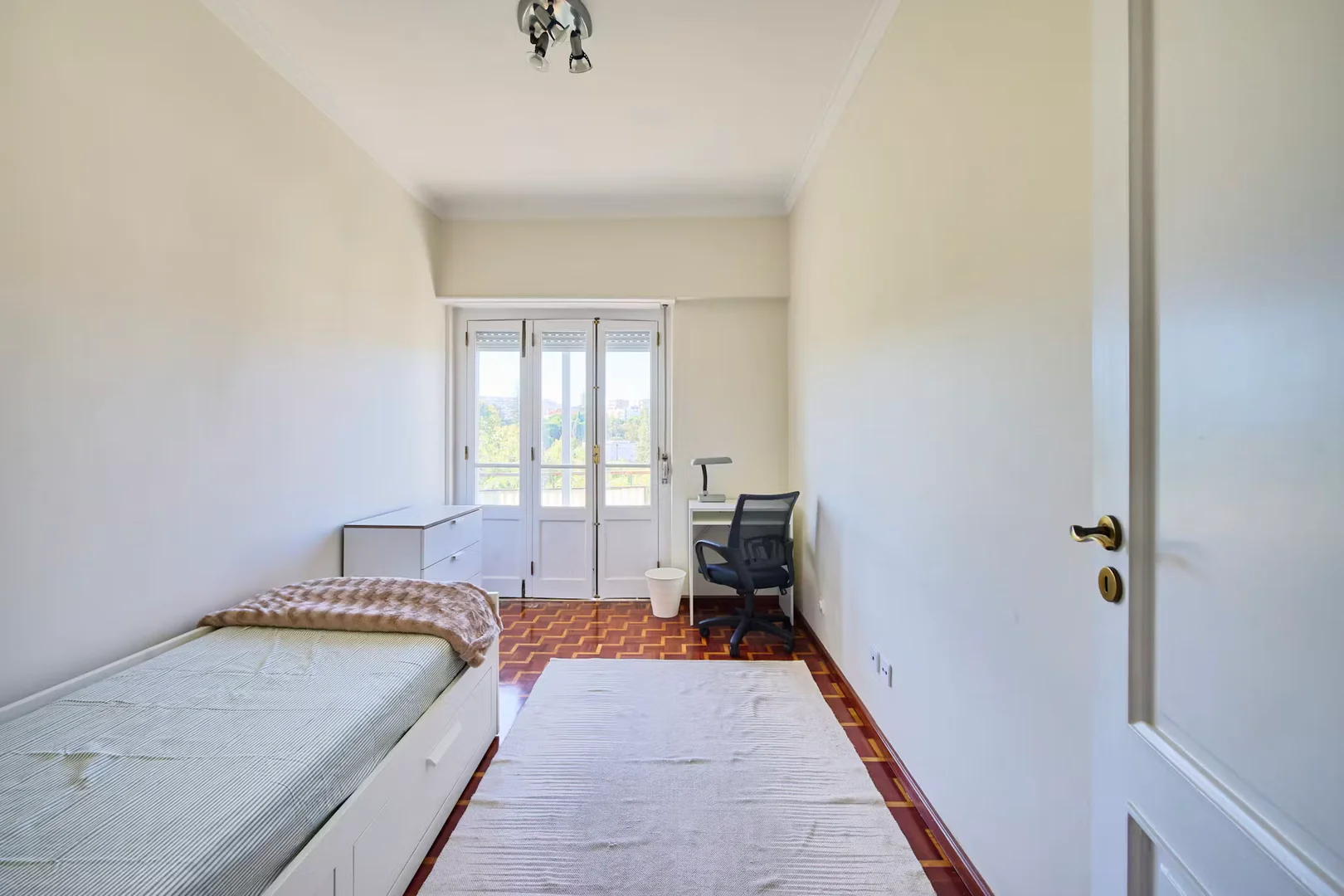 Zimmer in Studentenwohnung in zu vermieten, voll möbliert