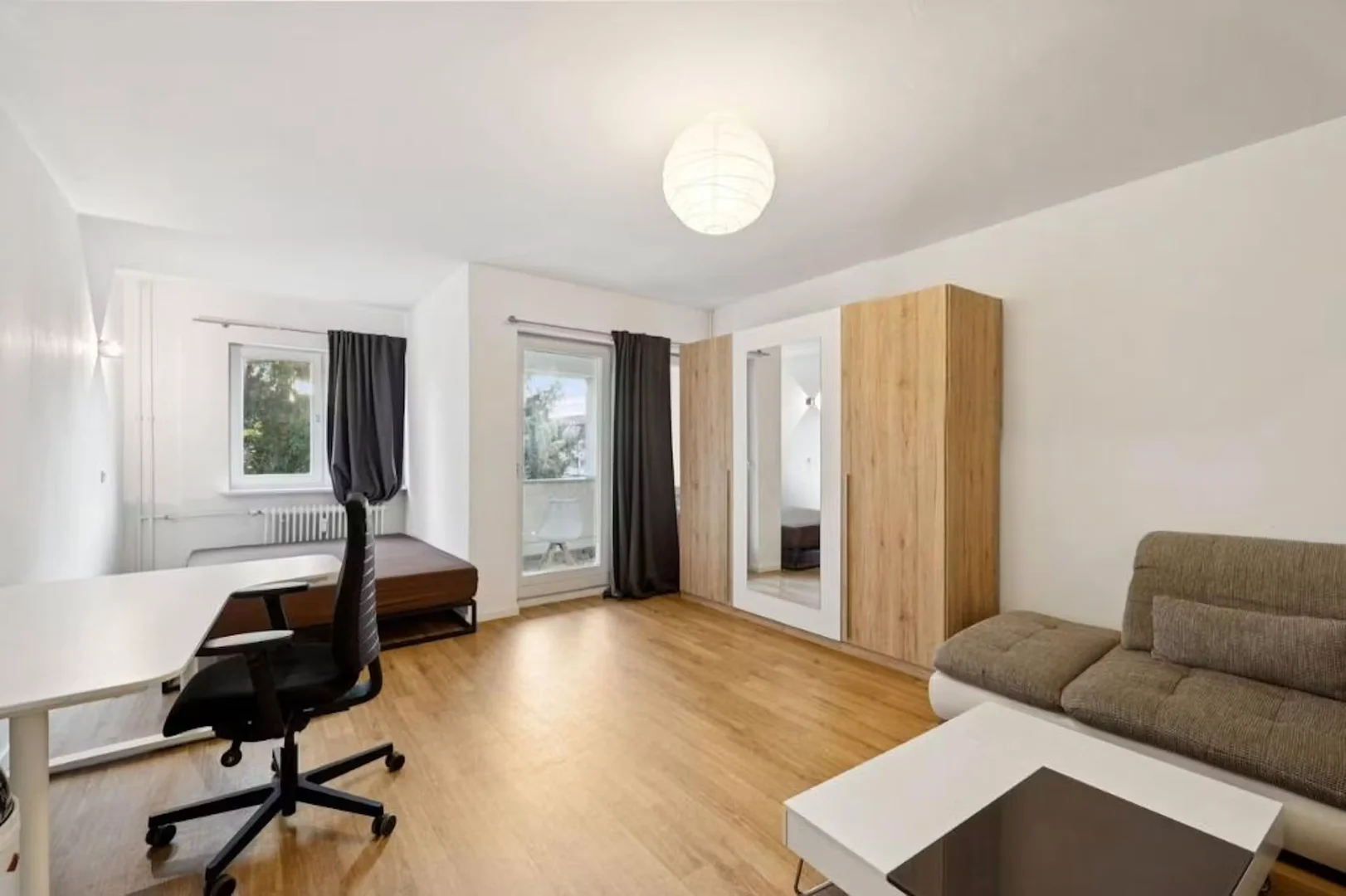 Student-friendly room in  with modern amenities