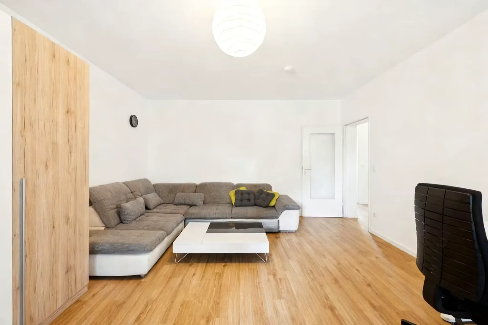 Comfortable and spacious student room in 