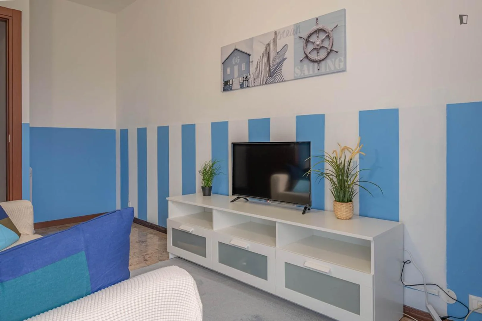 Chambre abordable pour les étudiants avec un bon éclairage dans