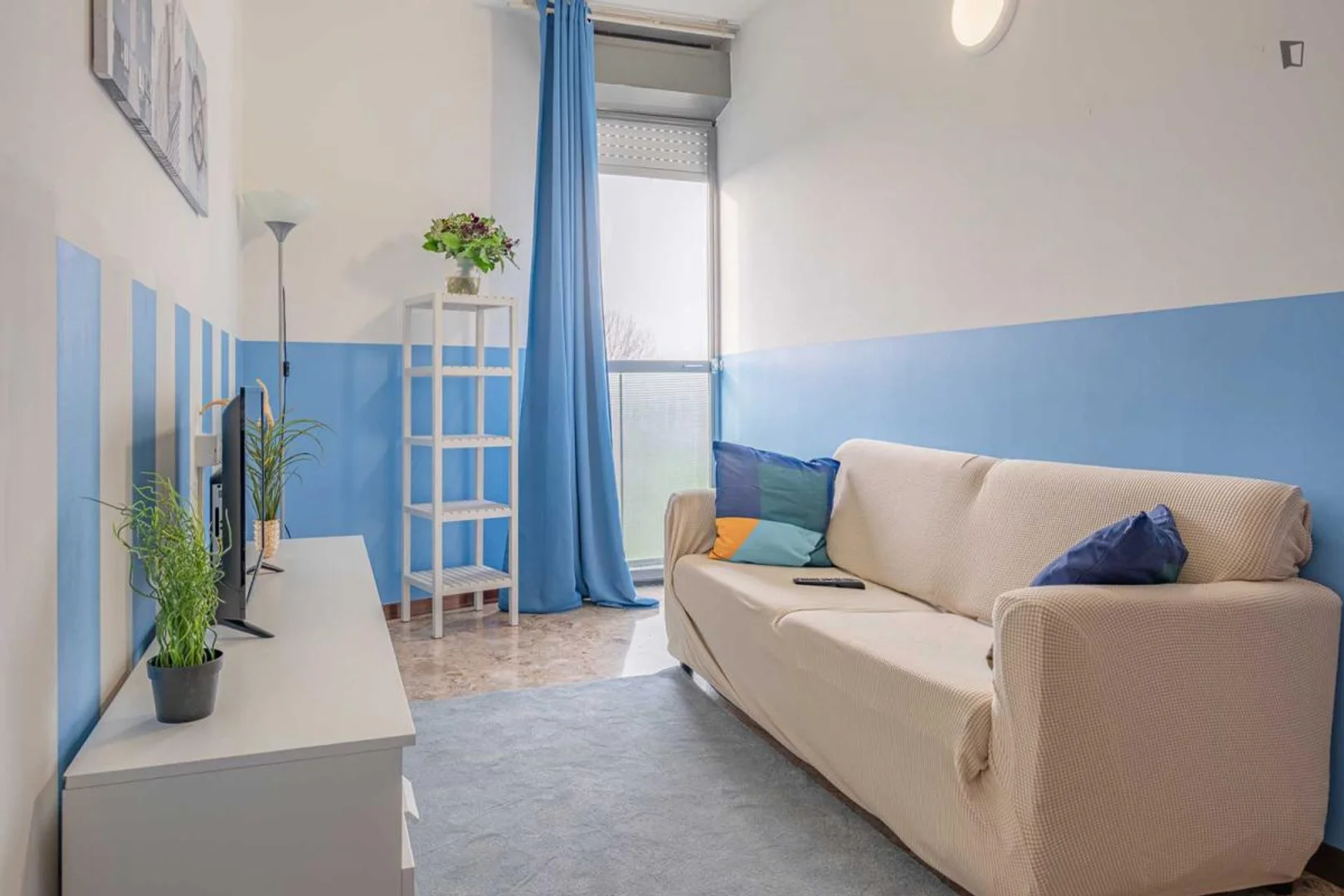 Chambre conviviale pour les étudiants dans avec des équipements modernes