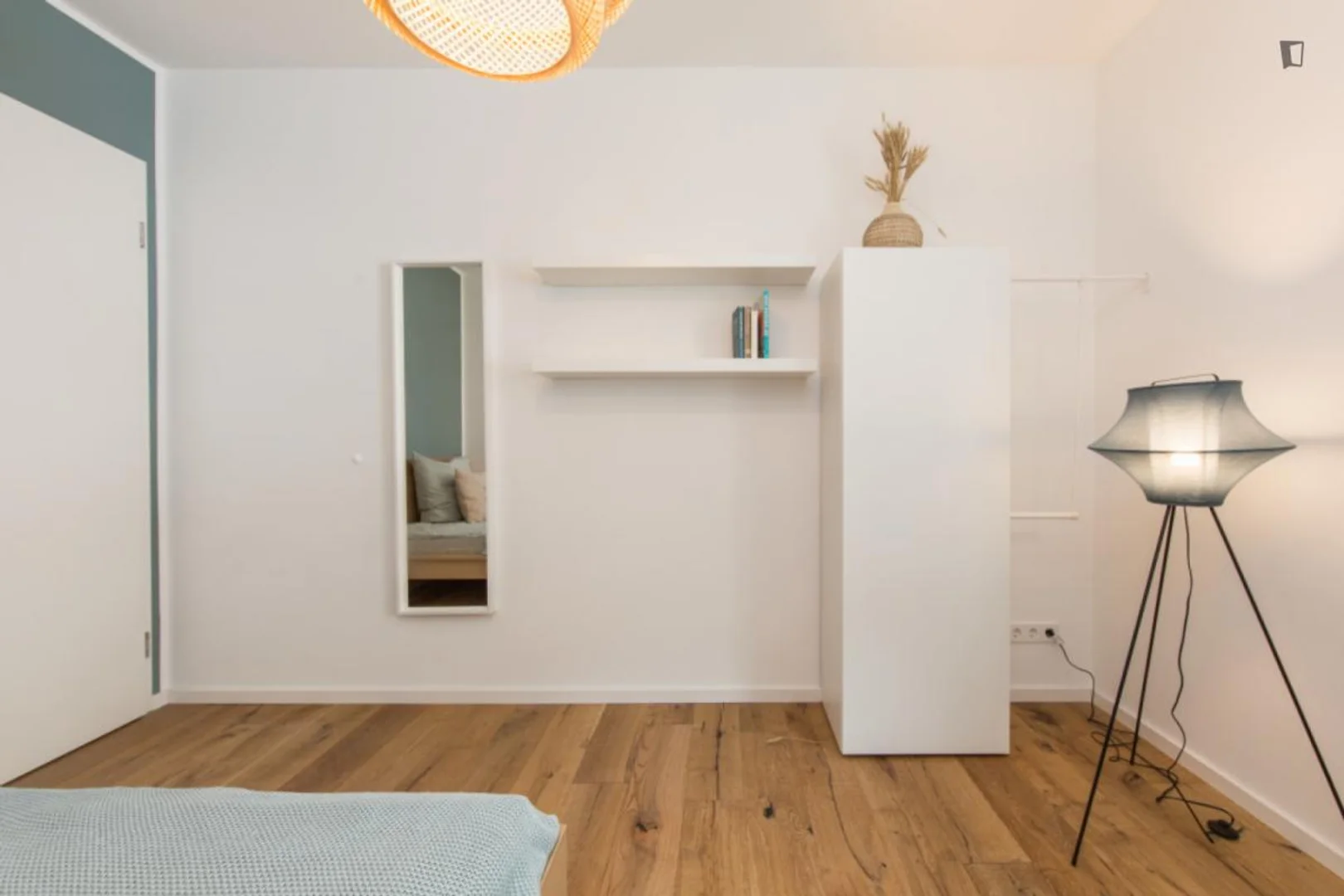 'de modern olanaklara sahip öğrenci dostu oda