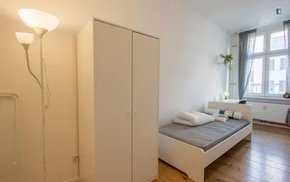 {area} de ortak bir dairede kiralık oda