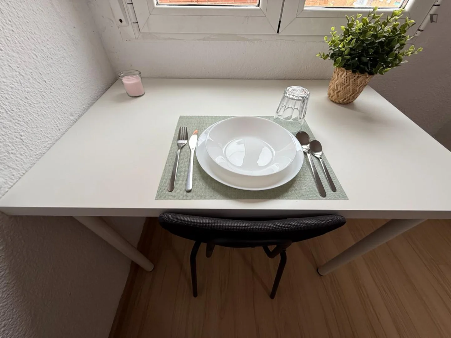 Komfortables und geräumiges Studentenzimmer in 
