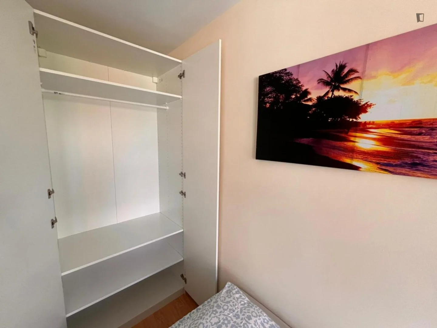 Cozy room for students available in 