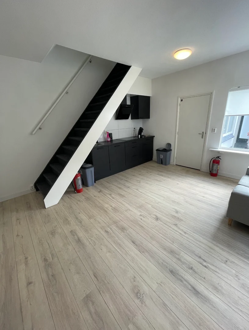 Quarto de estudante económico perto do campus em