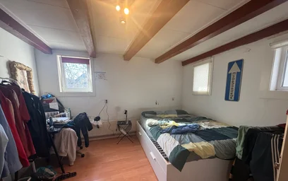 Habitación en alquiler con cama doble {area}