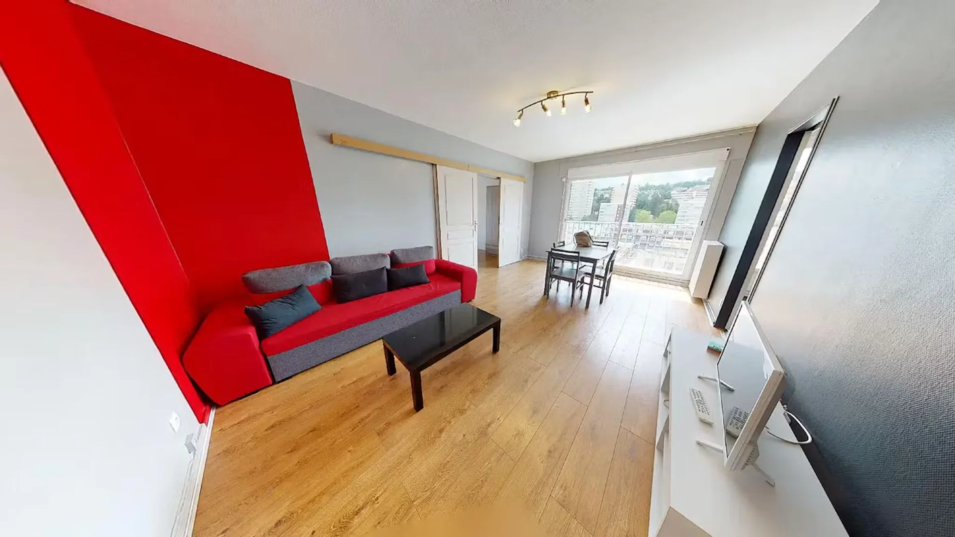 Chambre confortable pour étudiants disponible dans 