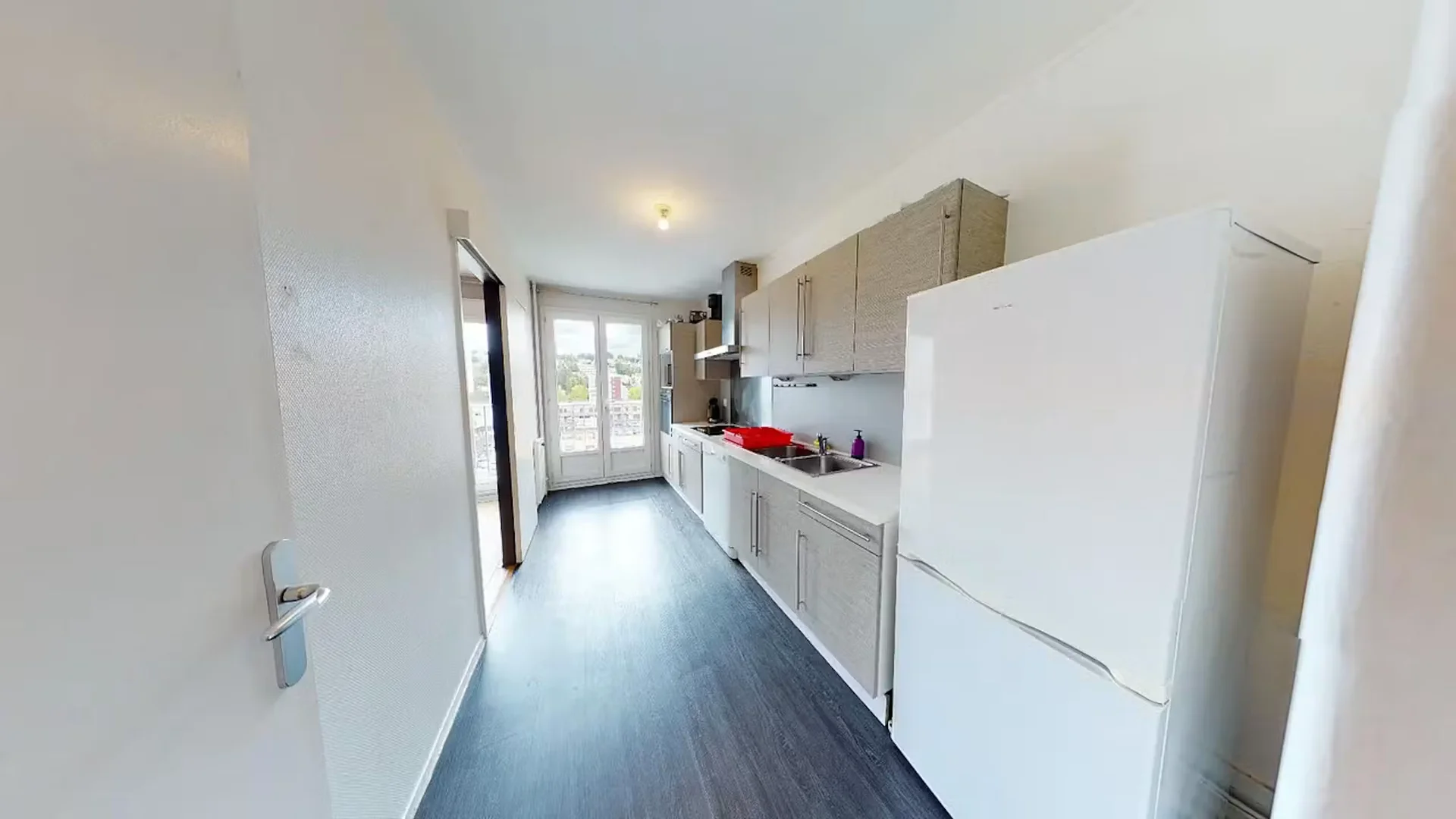 Chambre confortable pour étudiants disponible dans 