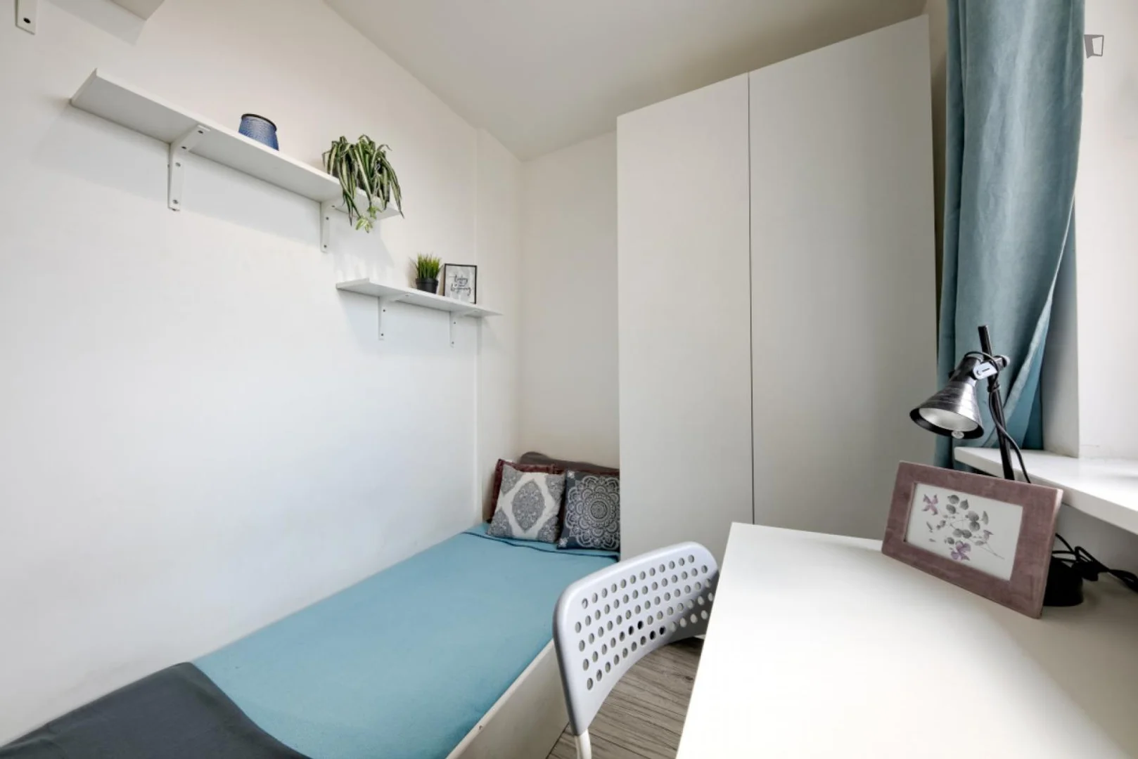 Room for rent in student apartment in , fully furnished