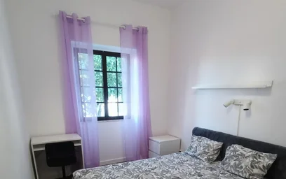 Zimmer mit Doppelbett zu vermieten {area}