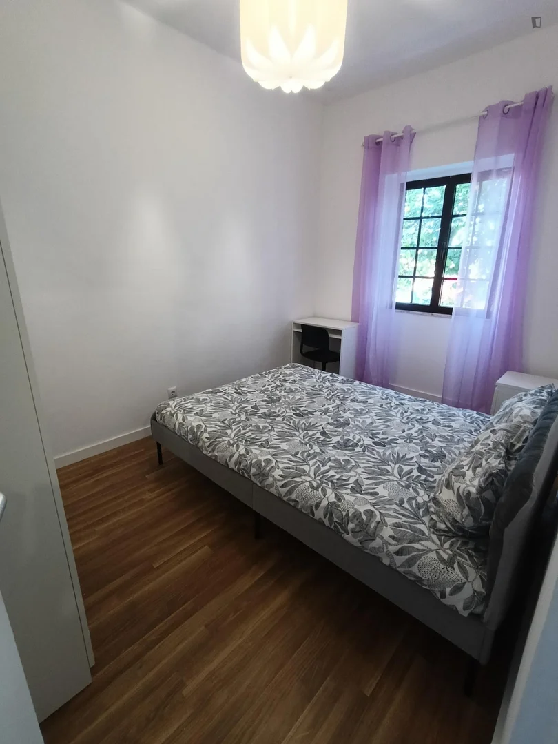 Bezahlbares Zimmer für Studenten mit ausreichender Beleuchtung in 