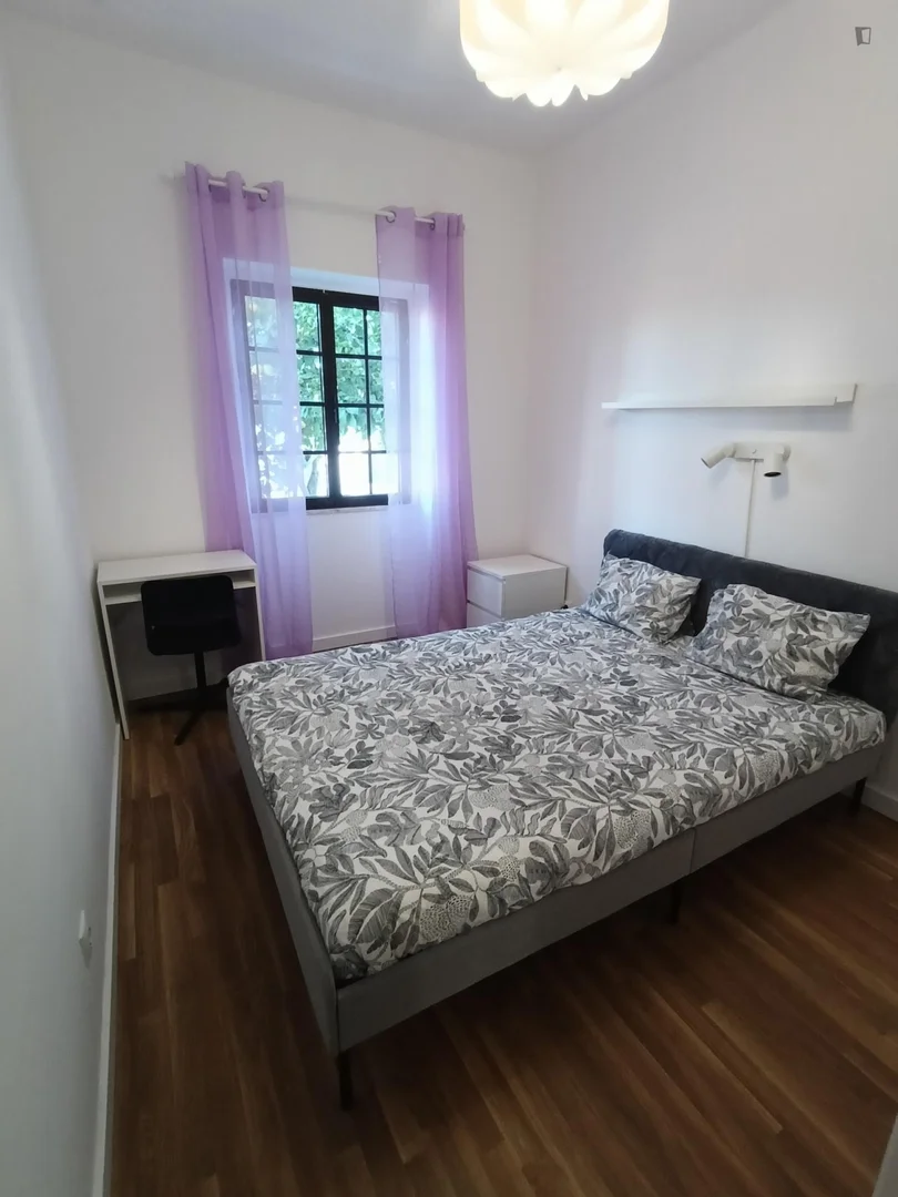 Zimmer in Studentenwohnung in  zu vermieten, voll möbliert