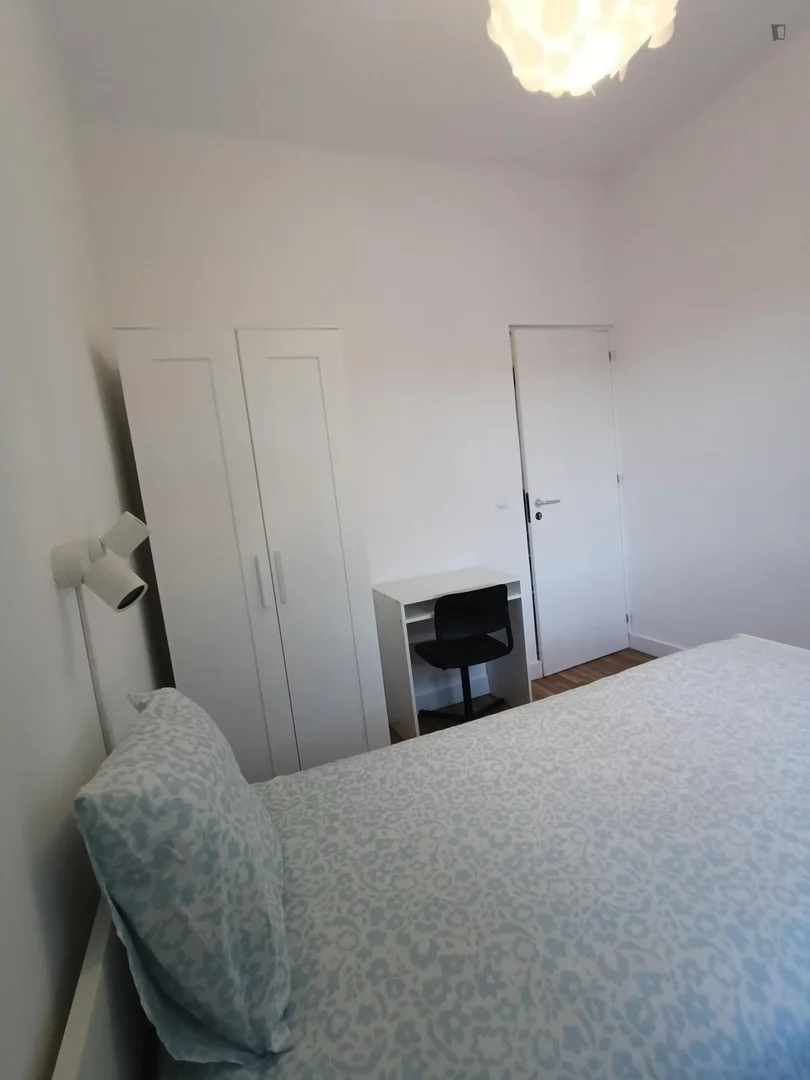 Komfortables und geräumiges Studentenzimmer in 