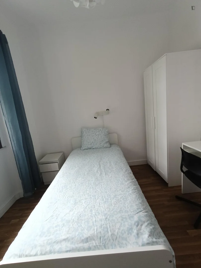 Komfortables und geräumiges Studentenzimmer in 