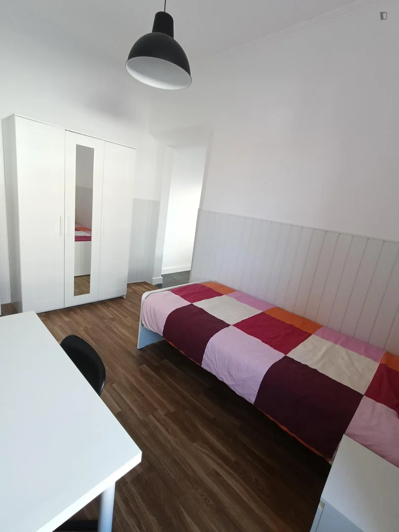 Zimmer in Studentenwohnung in  zu vermieten, voll möbliert