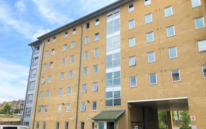 Room for rent in a shared flat in {area}