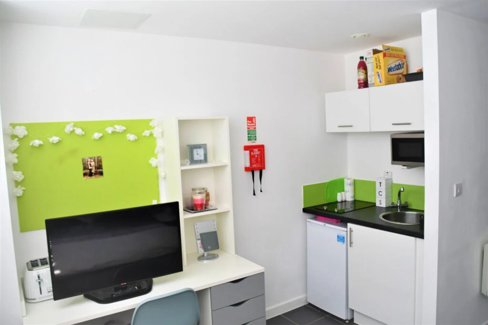 Estudio compacto ideal para estudiantes en