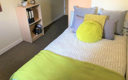 Private room in residence at 135 Great Horton Rd, Bradford BD7 1QG, United Kingdom, image 2 of 37
