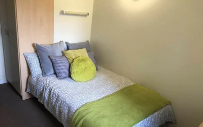 Private room in residence at 135 Great Horton Rd, Bradford BD7 1QG, United Kingdom, image 5 of 37