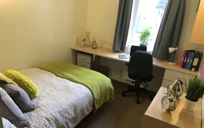 Private room in residence at 135 Great Horton Rd, Bradford BD7 1QG, United Kingdom, image 1 of 37
