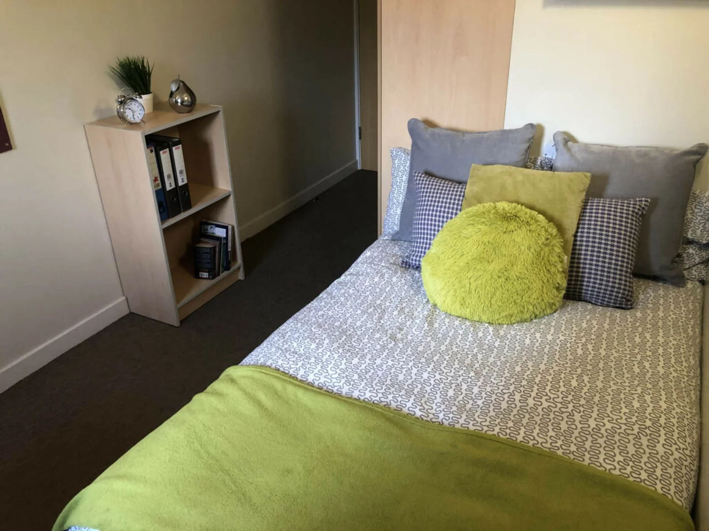 Student-friendly room in  with modern amenities