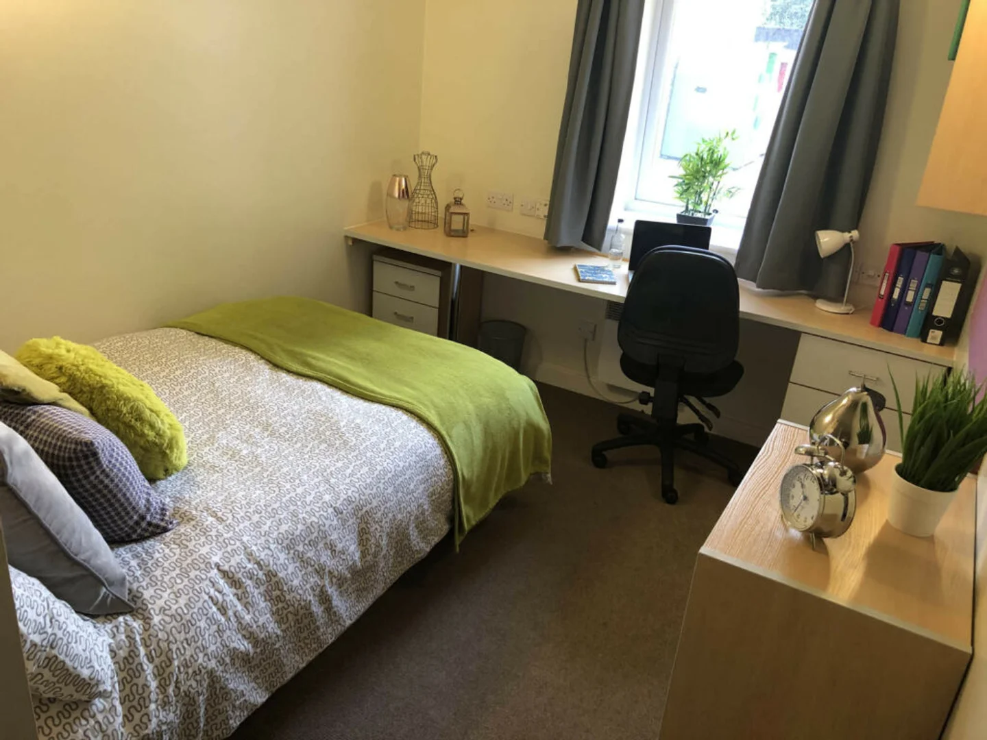 Economical student room with convenient location in 