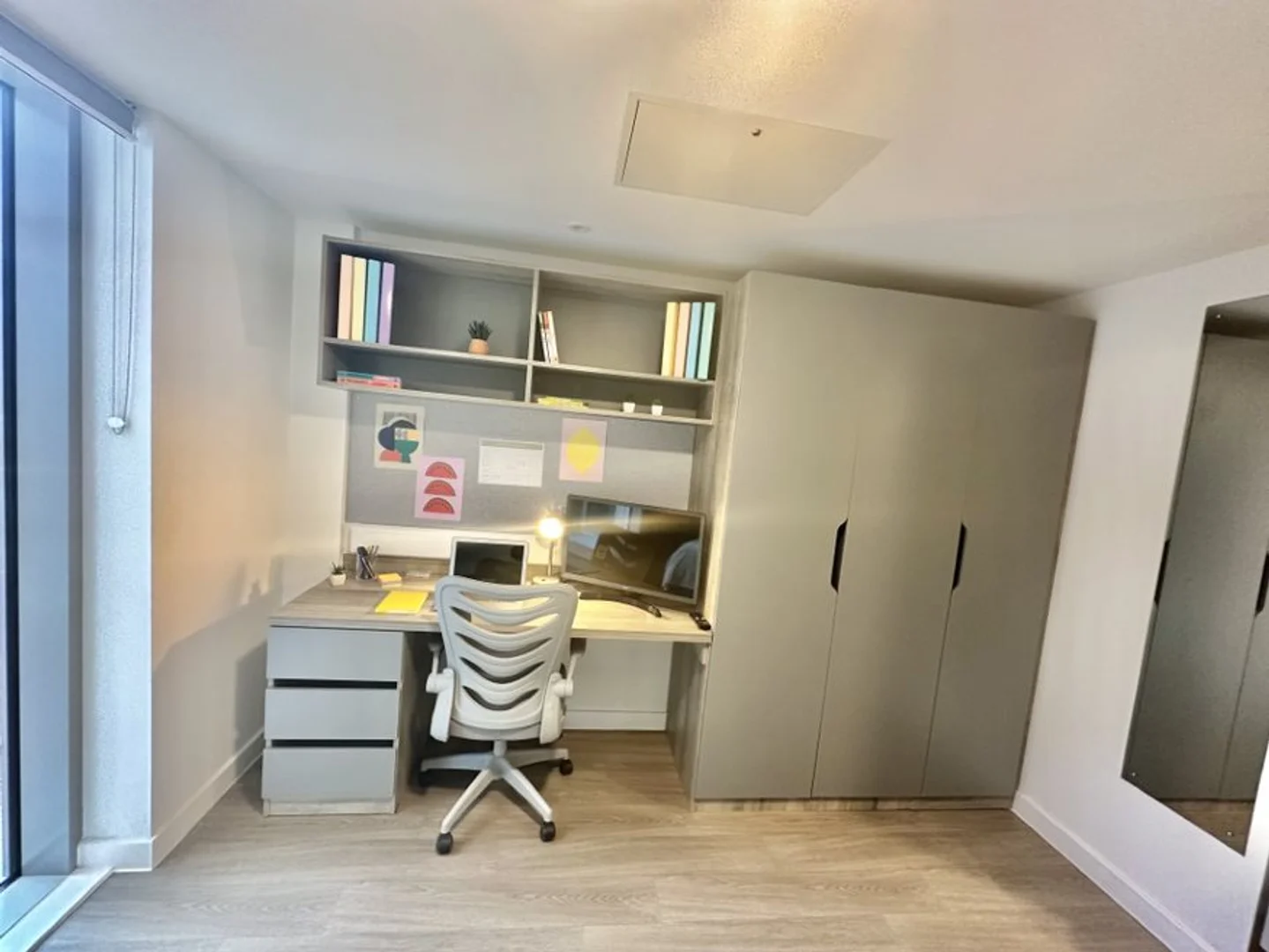 'de öğrenci dairesinde, tamamen mobilyalı kiralık oda