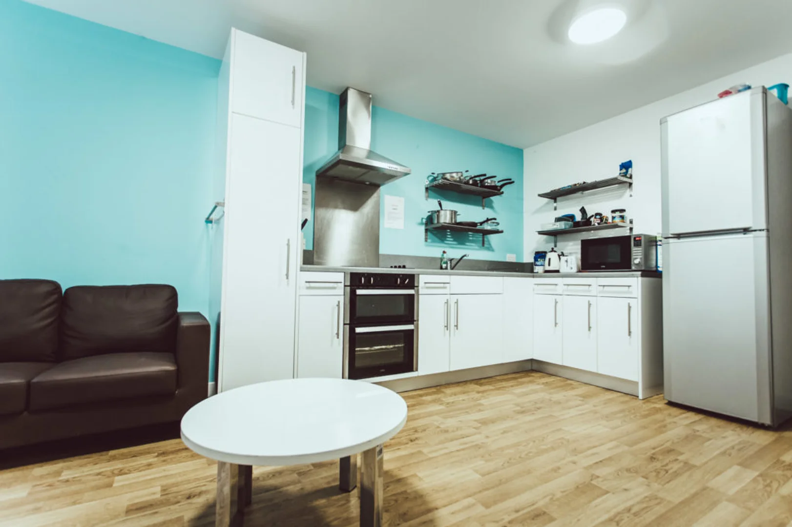 Habitación acogedora para estudiantes disponible en 