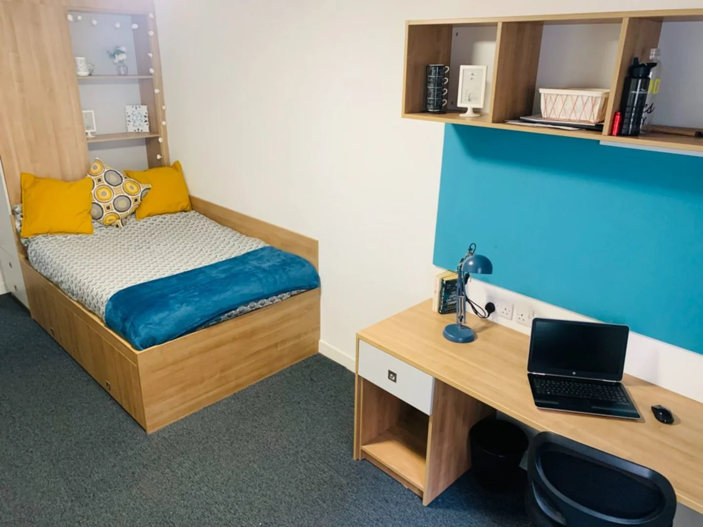 Habitación en apartamento estudiantil en alquiler en , completamente amueblado