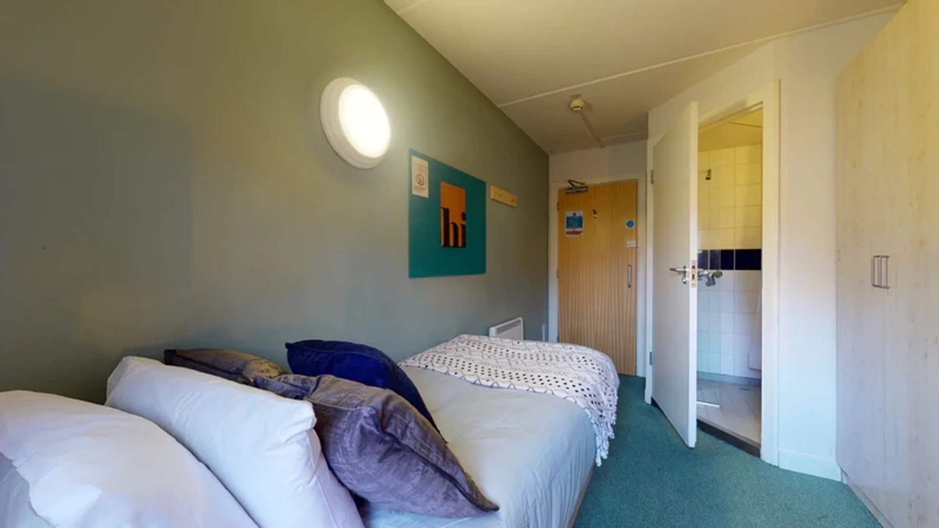 Habitación estudiantil económica con ubicación conveniente en
