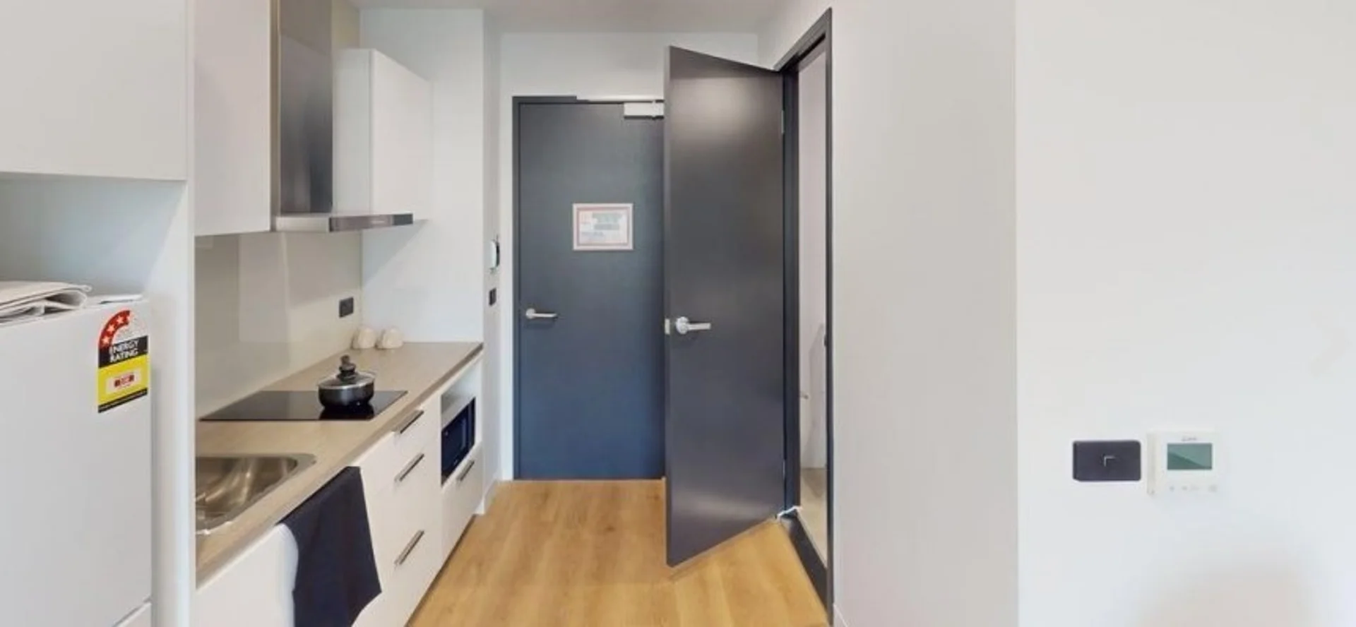 Moderno estudio para estudiantes con todas las comodidades en 