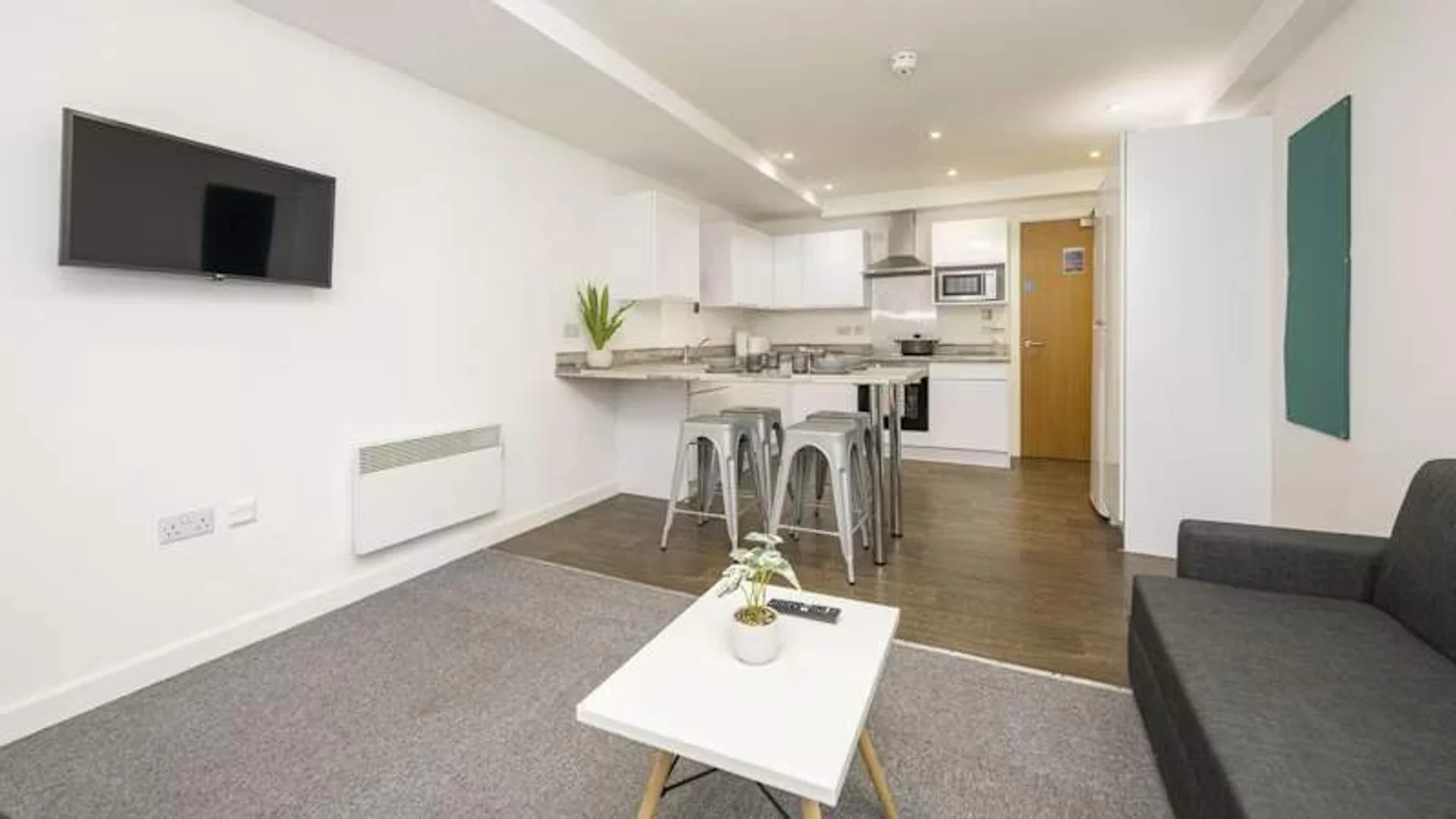 Habitación estudiantil económica con ubicación conveniente en 