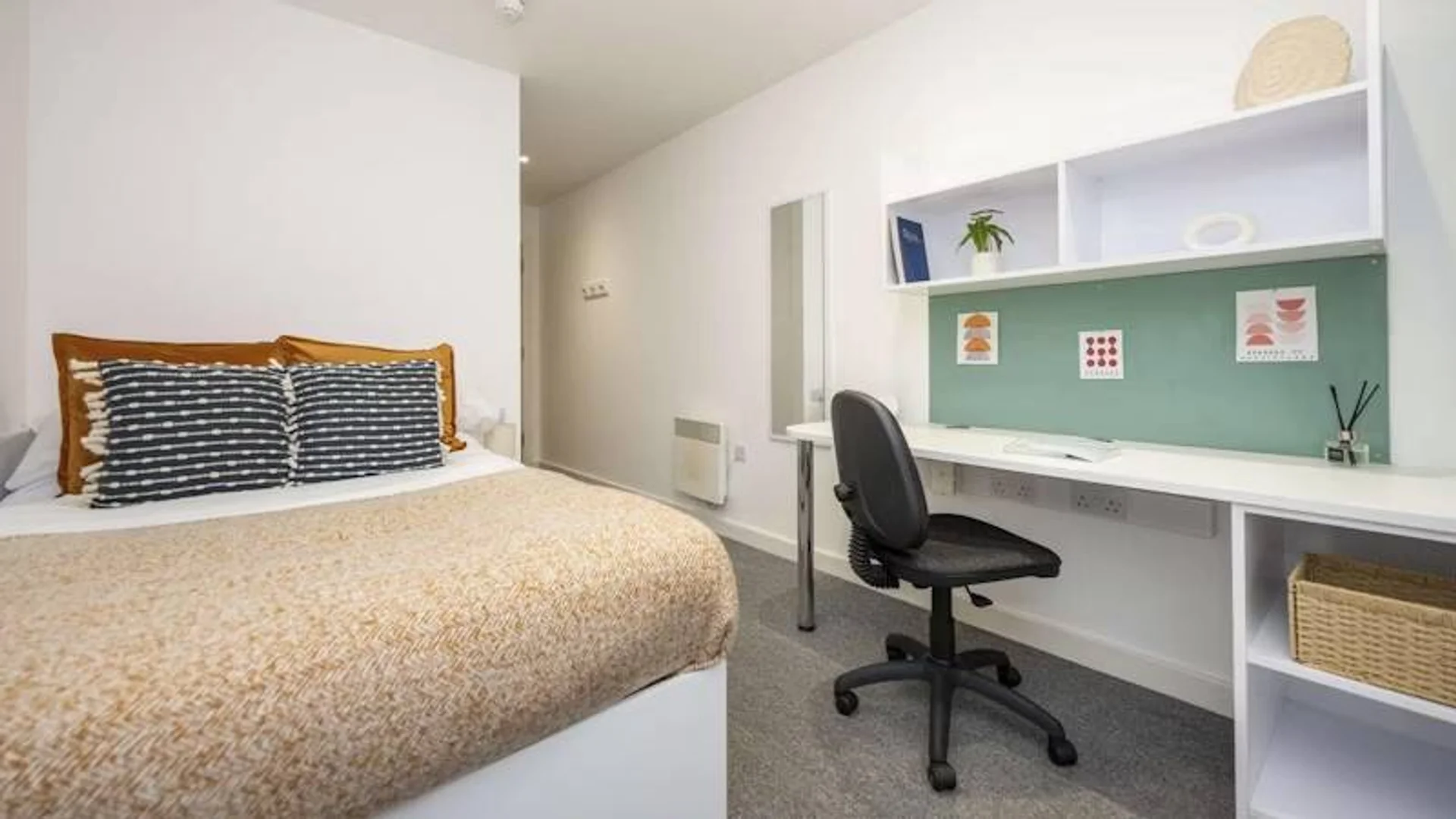 Habitación estudiantil económica con ubicación conveniente en 