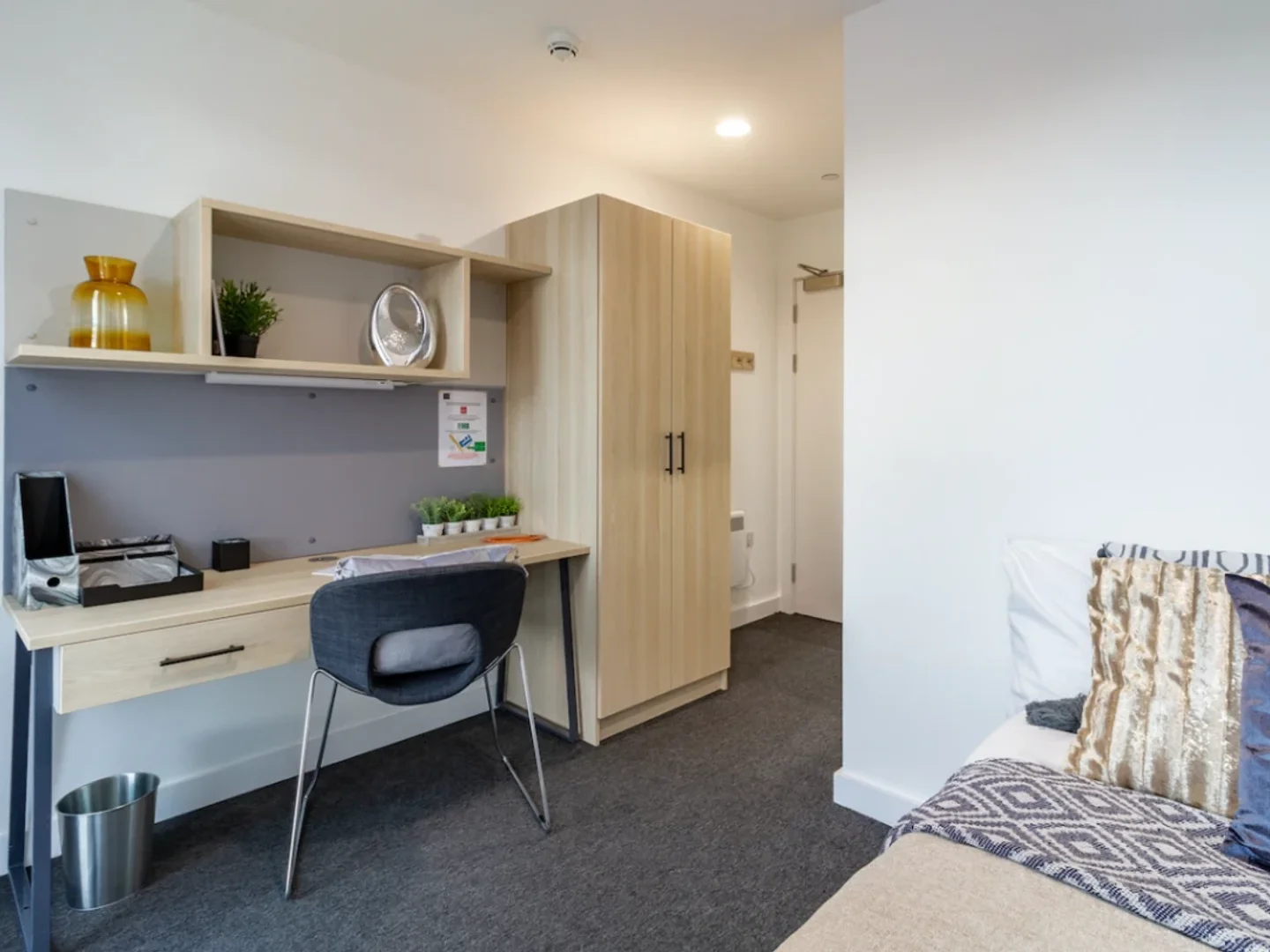 123 Huntingdon St, Nottingham NG1 3NG, United Kingdom           