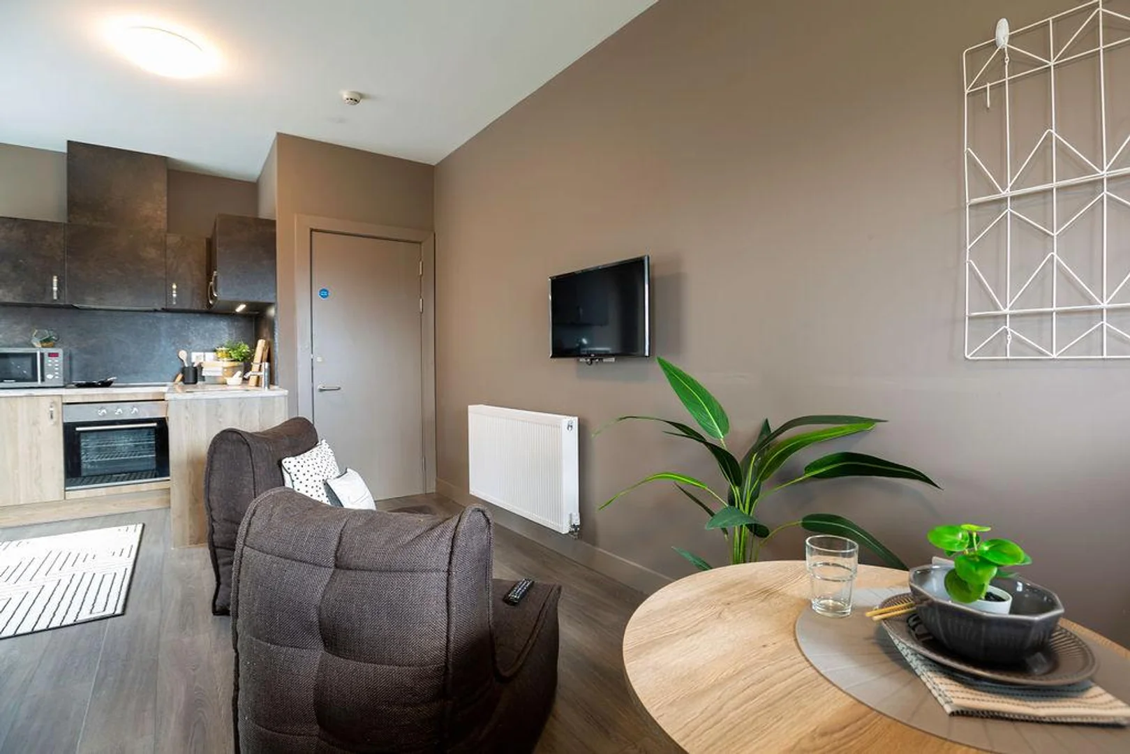 Economical student room with convenient location in 
