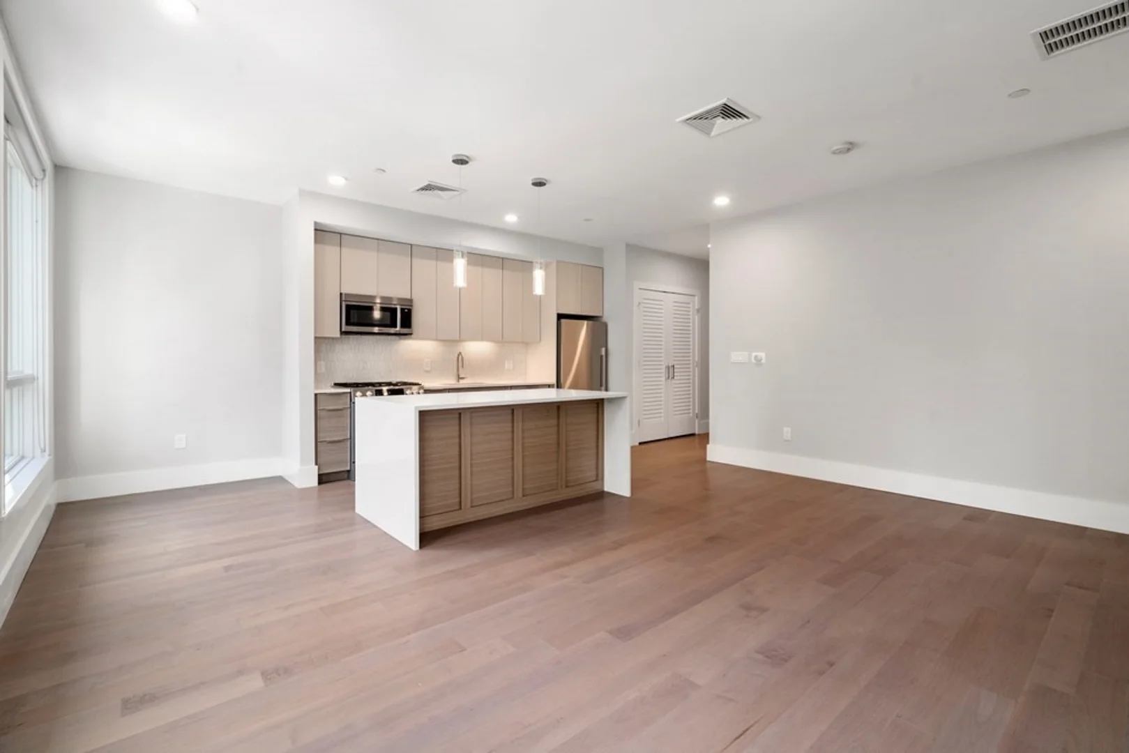 3193, Washington St., Unit 205, Jamaica Plain, Boston, MA, 02130
