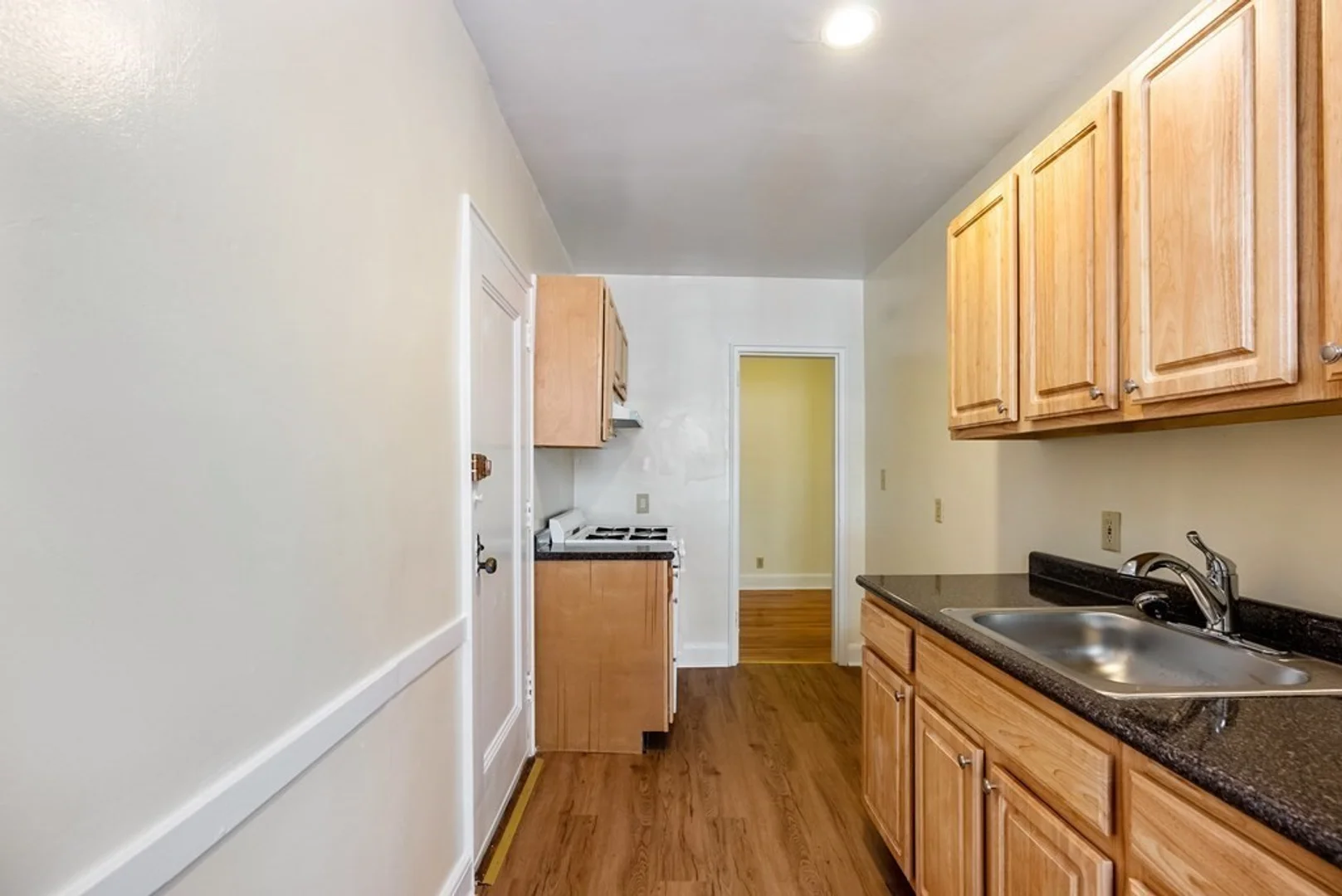 24, Concord Ave., Unit 204, Harvard Square, Cambridge, MA, 02138