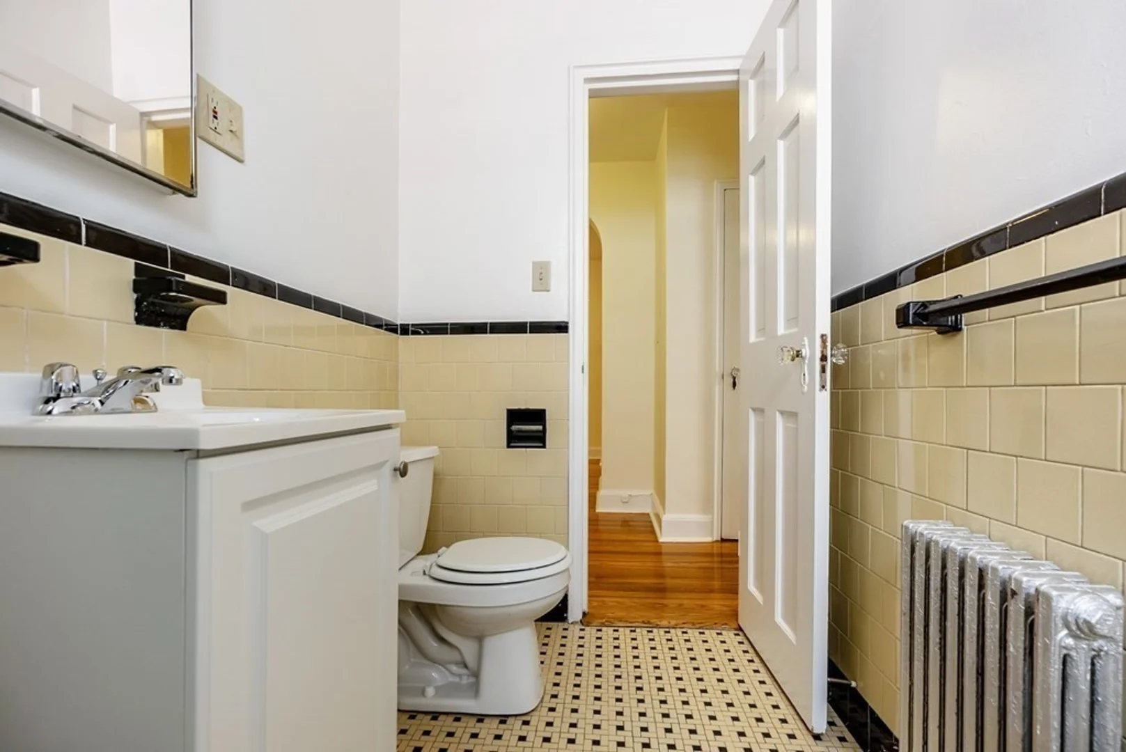 24, Concord Ave., Unit 204, Harvard Square, Cambridge, MA, 02138