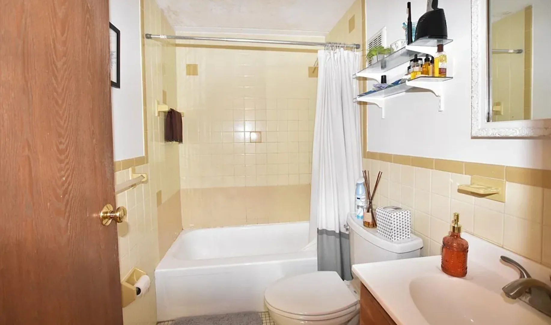 12, Ellery St., Unit 205, Mid Cambridge, Cambridge, MA, 02138