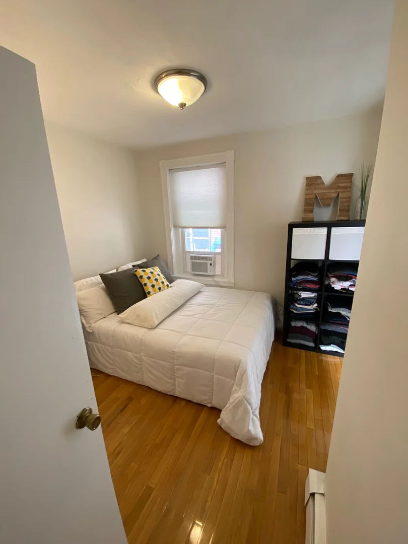 21, Sheafe St., Unit 5, North End, Boston, MA, 02113