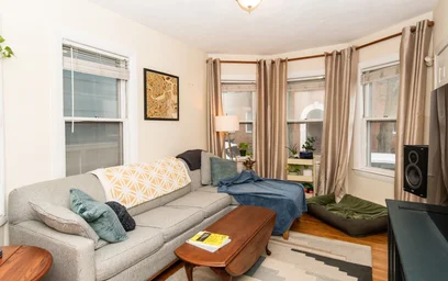 Gesamte Unterkunft im Wohnheim in der 19, Marcella St., Unit 1, Wellington, Cambridge, MA, 02141, bild 2 von 15